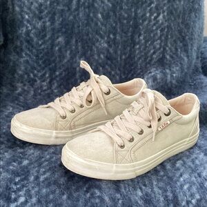 Taos Footwear Cream Sneakers with Canvas Upper